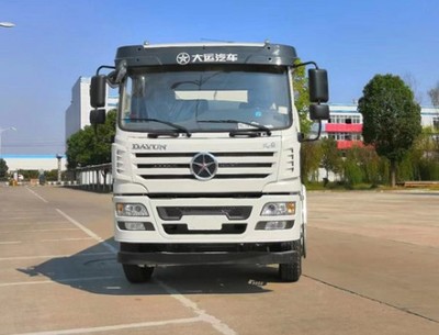 大運風景15噸灑水車與洗掃車 高效環(huán)保的城市清潔衛(wèi)士