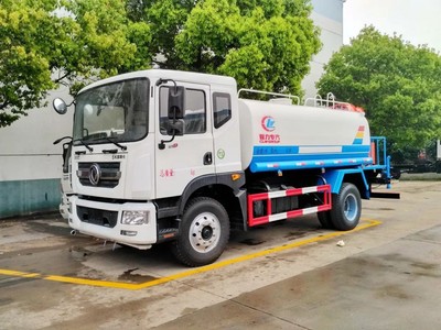 東風多利卡D9型13方灑水抑塵車 城市環(huán)境與應(yīng)急搶險的多面手